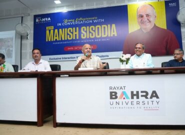 Manish Sisodia interacts with young entrepreneurs at RBU